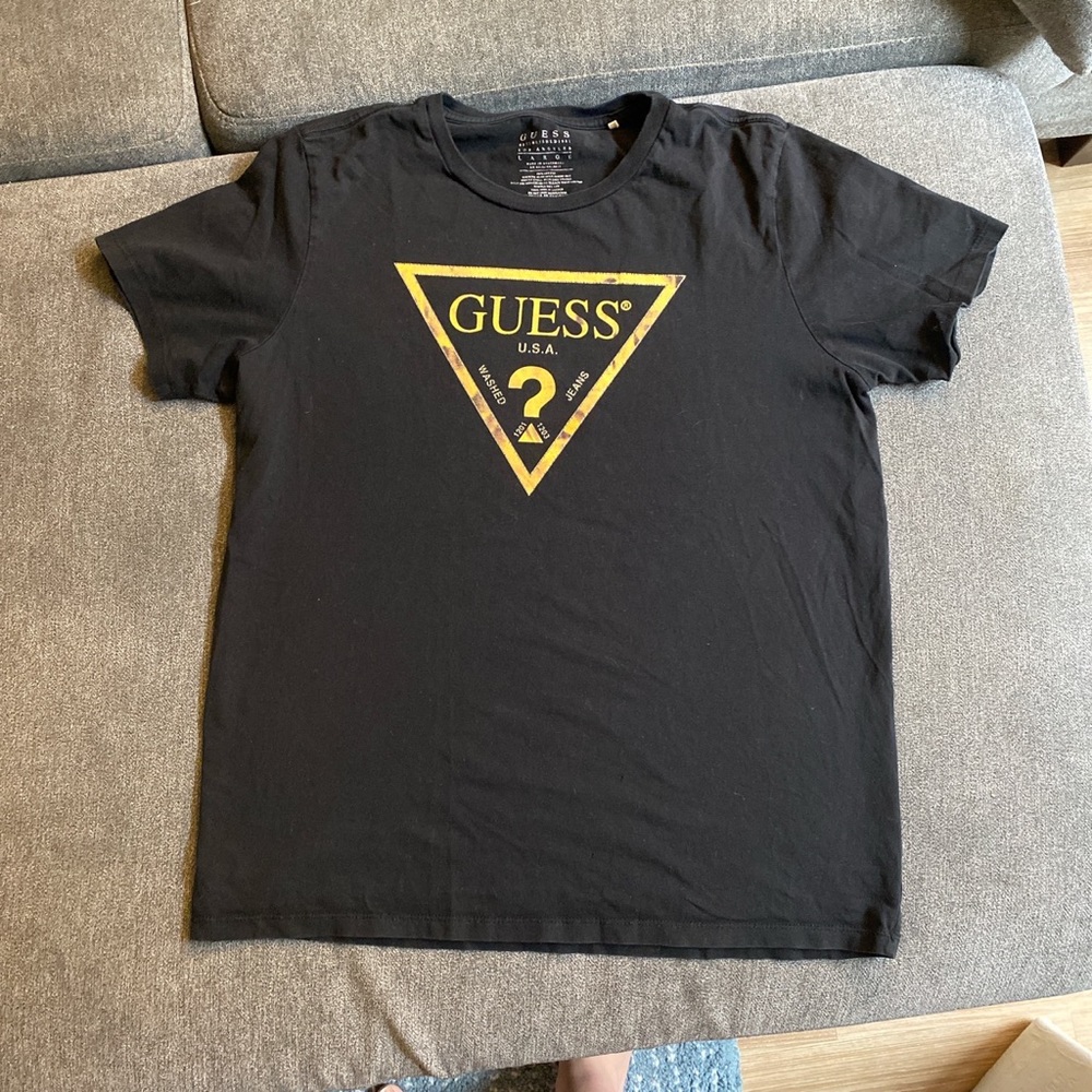 Black guess t shirt